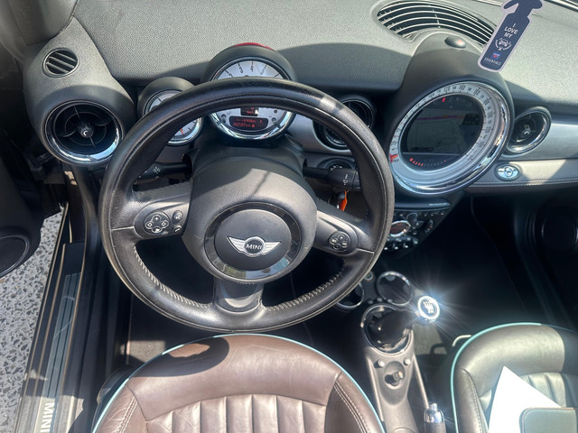 Foto 10 van Mini Cabrio 1.6 cooper cabrio highgate/navi/climaat-control/LM-velgen/alarm/sound-system/windscherm/