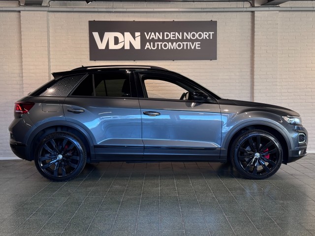 Foto 4 van VOLKSWAGEN T-ROC 1.5 TSI Sport Business R Black Style BEATS Camera Trekhaak 19''