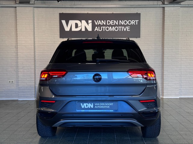 Foto 3 van VOLKSWAGEN T-ROC 1.5 TSI Sport Business R Black Style BEATS Camera Trekhaak 19''