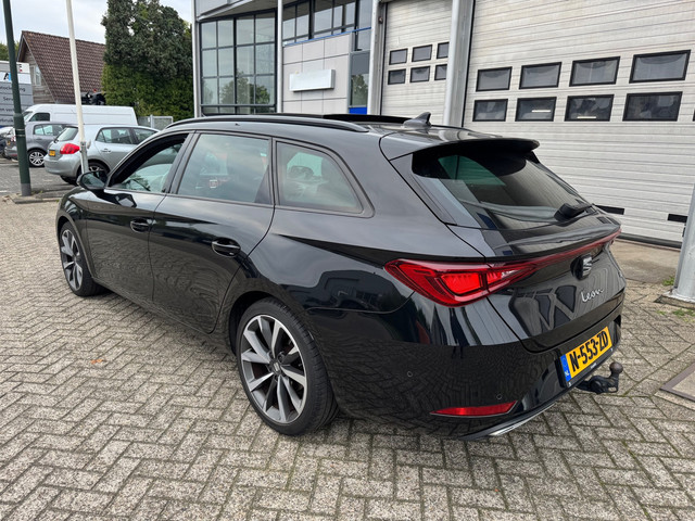 Foto 9 van Seat Leon Sportstourer 1.5 eTSI FR Business Panodak,Camera,trkhaak