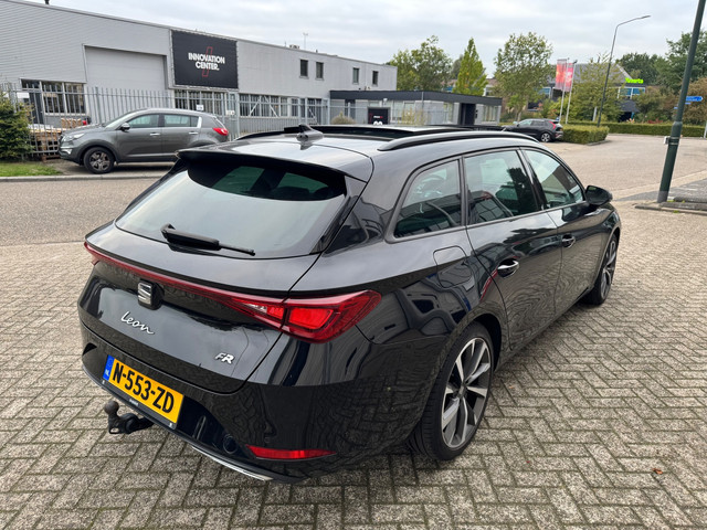Foto 7 van Seat Leon Sportstourer 1.5 eTSI FR Business Panodak,Camera,trkhaak