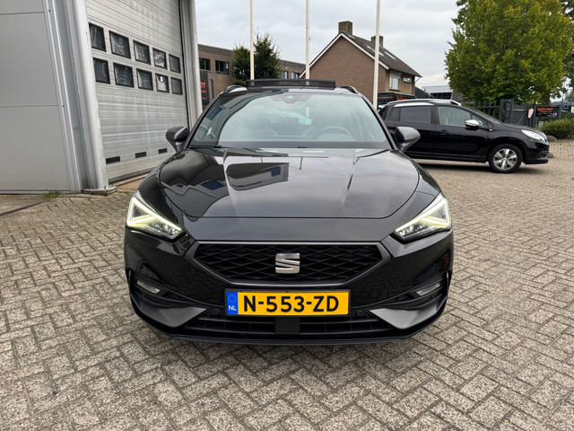 Foto 5 van Seat Leon Sportstourer 1.5 eTSI FR Business Panodak,Camera,trkhaak