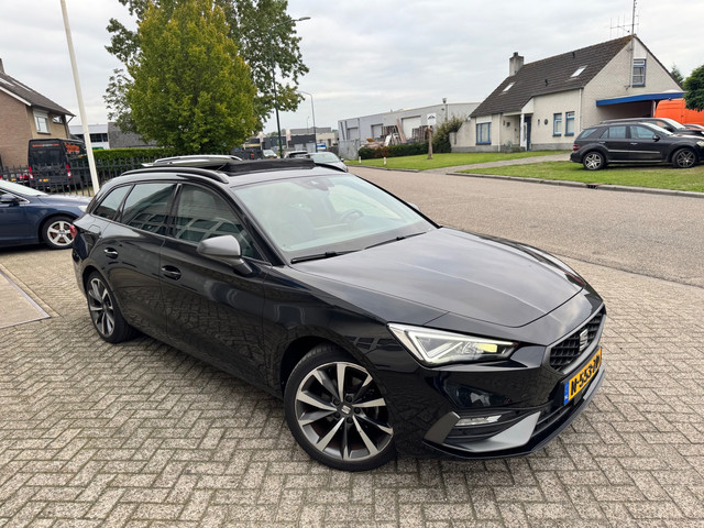 Foto 3 van Seat Leon Sportstourer 1.5 eTSI FR Business Panodak,Camera,trkhaak