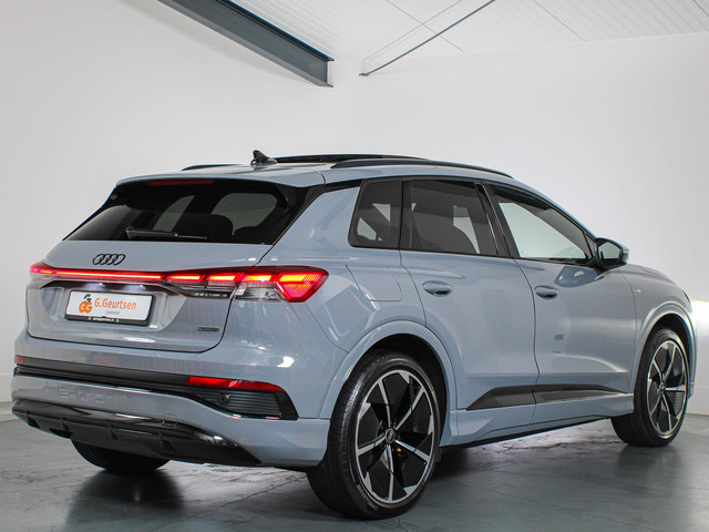 Foto 10 van Audi Q4 e-tron 50 quattro Launch edition S Competition 77 kWh Sonos, Panoramadak, Head-Up, RS-Stoele