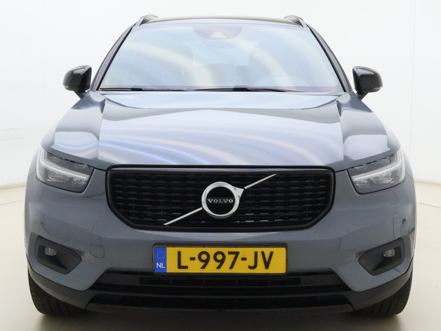 Foto 6 van Volvo XC40 T5 262PK Recharge R-Design | Blis | Climate Control | Keyless | Trekhaak | Donker hemel |