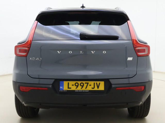 Foto 8 van Volvo XC40 T5 262PK Recharge R-Design | Blis | Climate Control | Keyless | Trekhaak | Donker hemel |