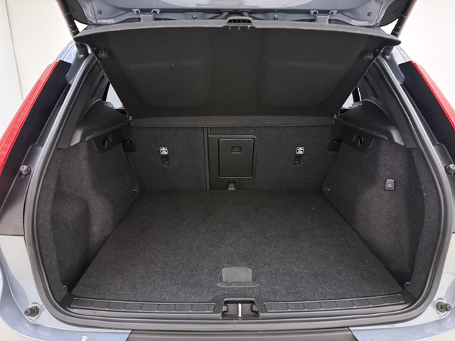 Foto 9 van Volvo XC40 T5 262PK Recharge R-Design | Blis | Climate Control | Keyless | Trekhaak | Donker hemel |