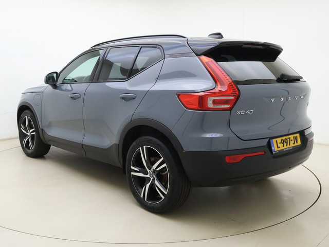 Volvo XC40 T5 262PK Recharge R-Design | Blis | Climate Control | Keyless | Trekhaak | Donker hemel |