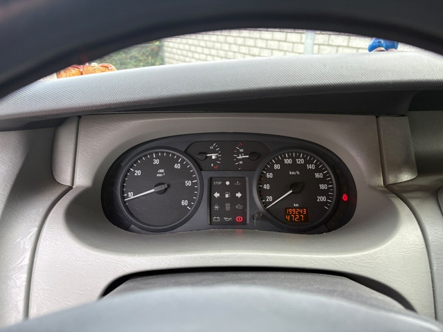 Foto 5 van Opel VIVARO 2.5DTI 2.7T L1H1 CAMPER (bj 2003)