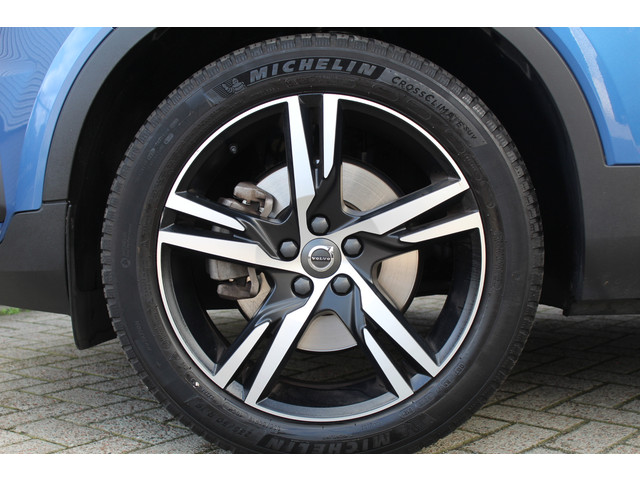 Foto 8 van Volvo XC40 2.0 B4 R-Design | Harman Kardon | Trekhaak | Memory | Adaptieve Cruise | Elektr. Achterkl