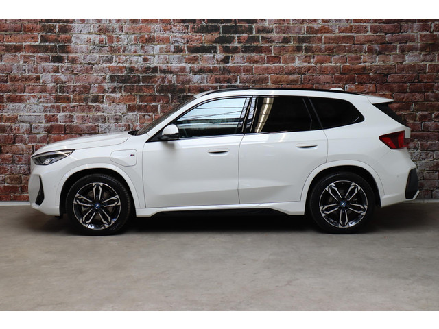 Foto 9 van BMW X1 xDrive25e Executive M Sport Pakket Automaat / Widescreen Display / Shadow Line / Achteruitrij