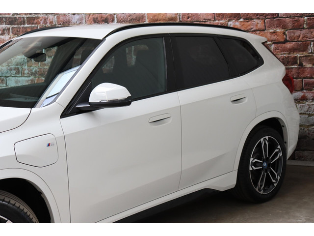 Foto 5 van BMW X1 xDrive25e Executive M Sport Pakket Automaat / Widescreen Display / Shadow Line / Achteruitrij