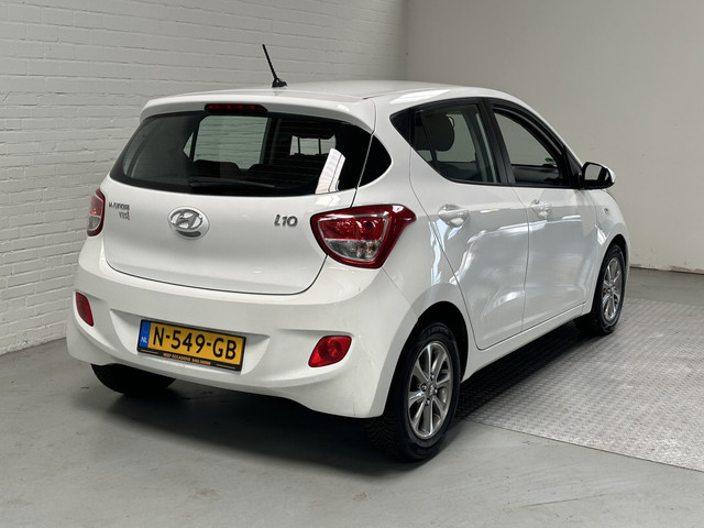 Foto 10 van Hyundai i10 1.0i i-Motion AIRCO / CRUISE / STOELVRM / ELK.PAKKET