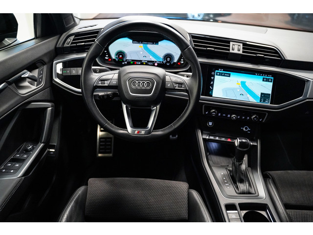 Foto 3 van Audi Q3 45 TFSI e S-Line Black ed|20 inch|Camera|Alcantara|Acc|Apple car
