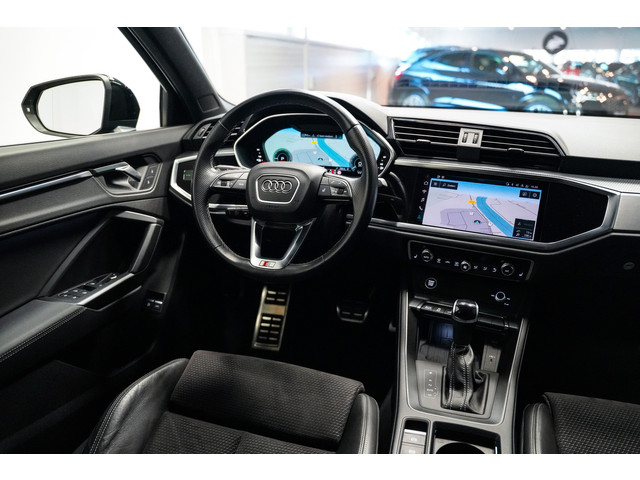 Foto 9 van Audi Q3 45 TFSI e S-Line Black ed|20 inch|Camera|Alcantara|Acc|Apple car