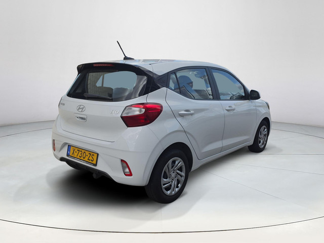 Foto 6 van Hyundai i10 1.0 Comfort Smart 5-zits Automaat | 5.357 originele kilometers | Navigatie | Trekhaak |