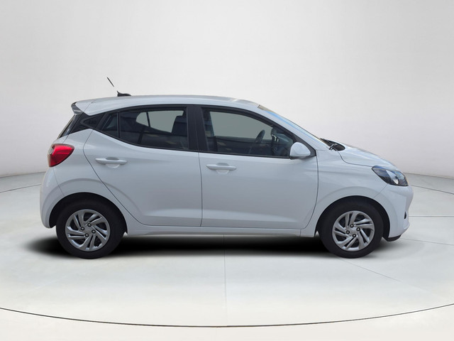 Foto 5 van Hyundai i10 1.0 Comfort Smart 5-zits Automaat | 5.357 originele kilometers | Navigatie | Trekhaak |