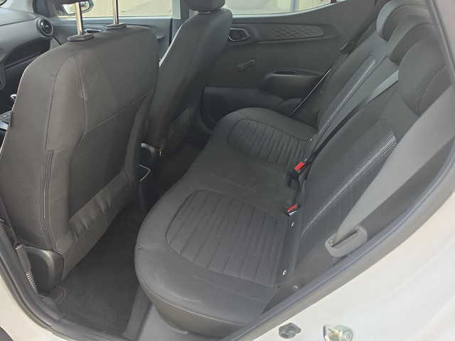 Hyundai i10 1.0 Comfort Smart 5-zits Automaat | 5.357 originele kilometers | Navigatie | Trekhaak |