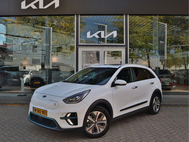 Foto 2 van Kia e-Niro ExecutiveLine 64 kWh | Leder | Stoelventilatie | JBL | Schuifdak | All-Seasons | Tot 10Jr