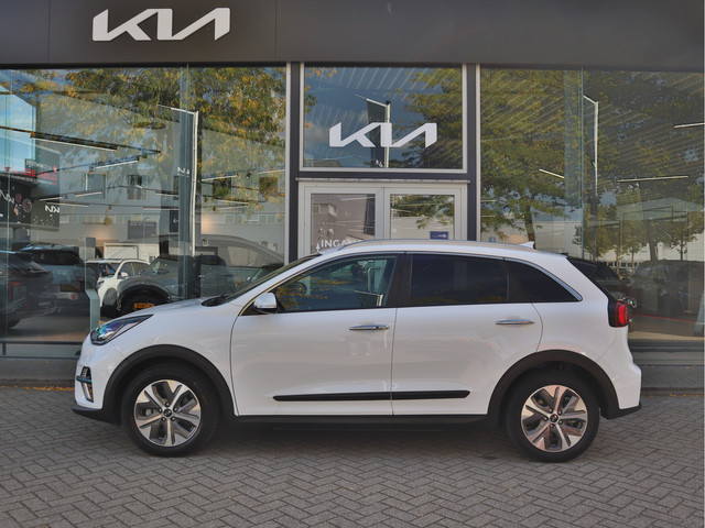 Foto 3 van Kia e-Niro ExecutiveLine 64 kWh | Leder | Stoelventilatie | JBL | Schuifdak | All-Seasons | Tot 10Jr