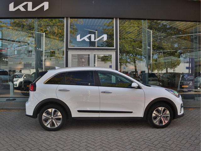 Foto 6 van Kia e-Niro ExecutiveLine 64 kWh | Leder | Stoelventilatie | JBL | Schuifdak | All-Seasons | Tot 10Jr