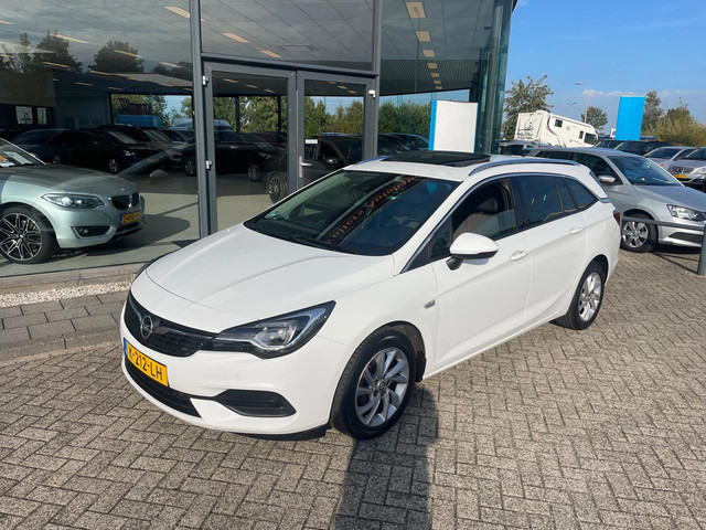 Foto 2 van Opel Astra Sports Tourer 1.2 Elegance