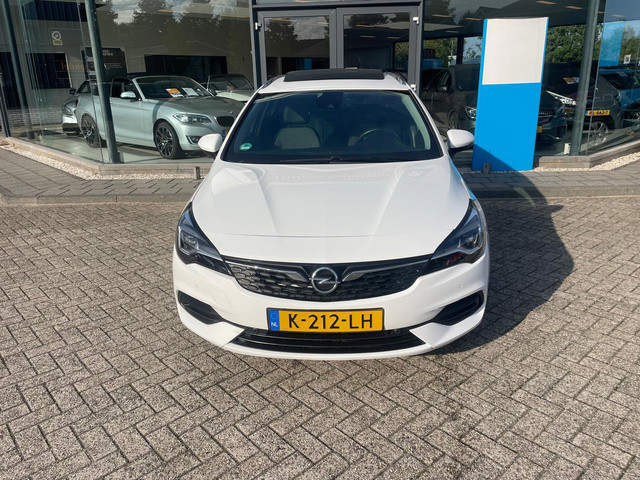 Foto 3 van Opel Astra Sports Tourer 1.2 Elegance