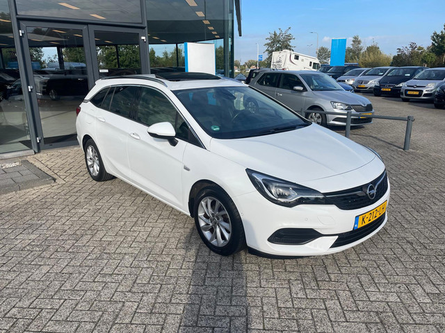 Foto 4 van Opel Astra Sports Tourer 1.2 Elegance