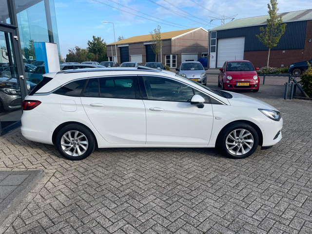 Foto 5 van Opel Astra Sports Tourer 1.2 Elegance