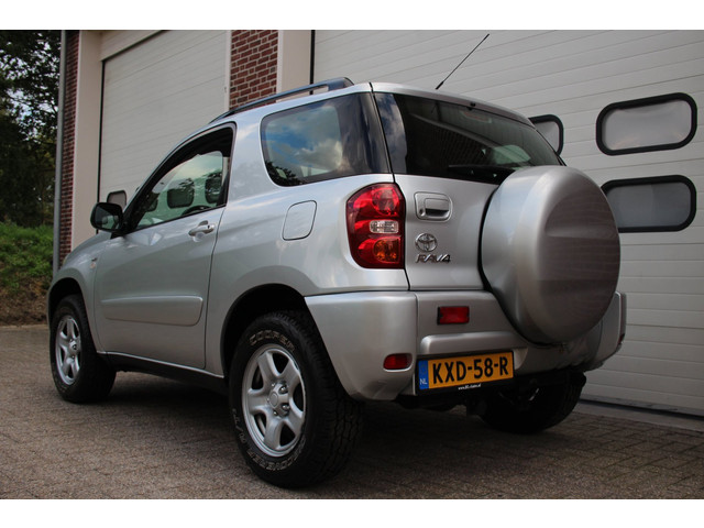 Foto 4 van Toyota RAV4 1.8-16V VVT-i Luna 3-deurs * Airco / Trekhaak / 2WD *