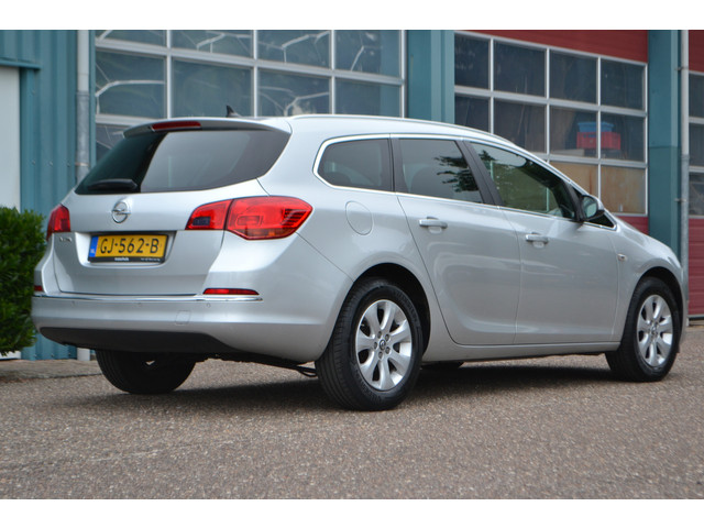 Foto 10 van Opel Astra Sports Tourer 1.4 Turbo Edition (bj 2015)