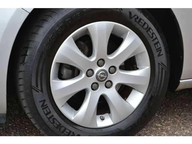 Foto 9 van Opel Astra Sports Tourer 1.4 Turbo Edition (bj 2015)
