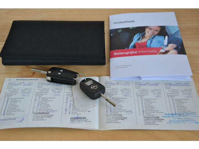 Foto 7 van Opel Astra Sports Tourer 1.4 Turbo Edition (bj 2015)