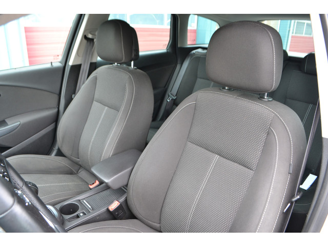 Foto 4 van Opel Astra Sports Tourer 1.4 Turbo Edition (bj 2015)