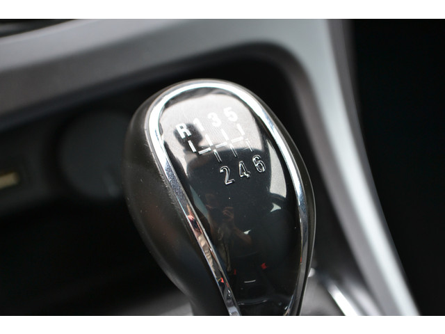 Foto 2 van Opel Astra Sports Tourer 1.4 Turbo Edition (bj 2015)