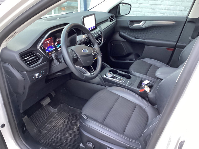 Foto 8 van Ford KUGA 2.5 PHEV Titanium panorama dak Automaat Elektrische trekhaak Parelmoer wit B&O systeem