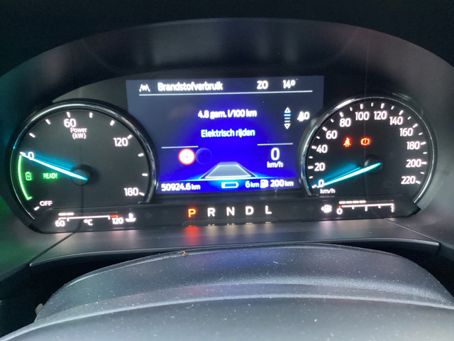 Foto 5 van Ford KUGA 2.5 PHEV Titanium panorama dak Automaat Elektrische trekhaak Parelmoer wit B&O systeem
