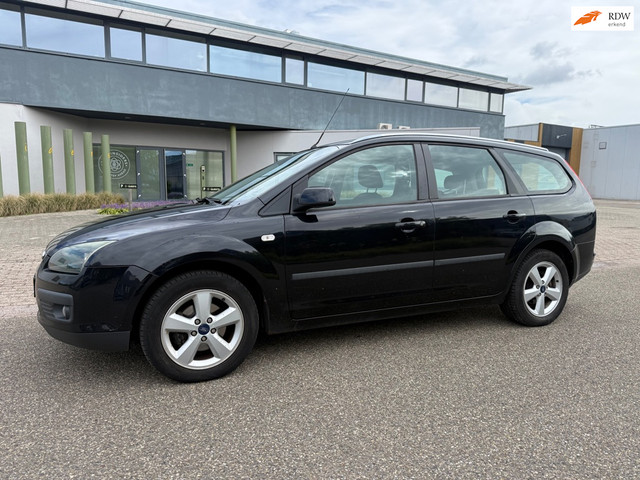 Foto 10 van Ford Focus Wagon 1.6-16V First Edition