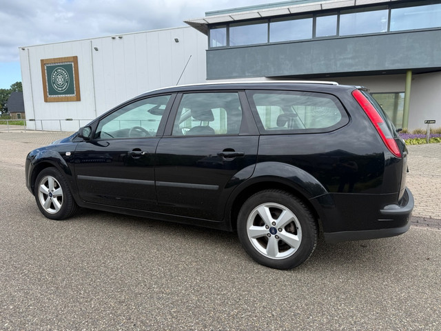 Foto 6 van Ford Focus Wagon 1.6-16V First Edition