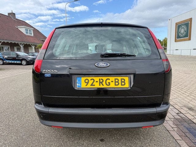 Foto 5 van Ford Focus Wagon 1.6-16V First Edition