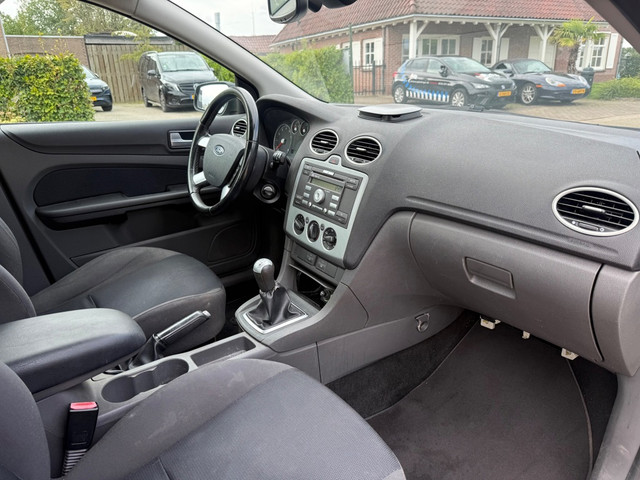 Foto 4 van Ford Focus Wagon 1.6-16V First Edition