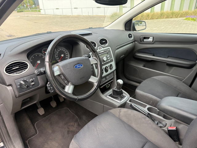 Foto 3 van Ford Focus Wagon 1.6-16V First Edition