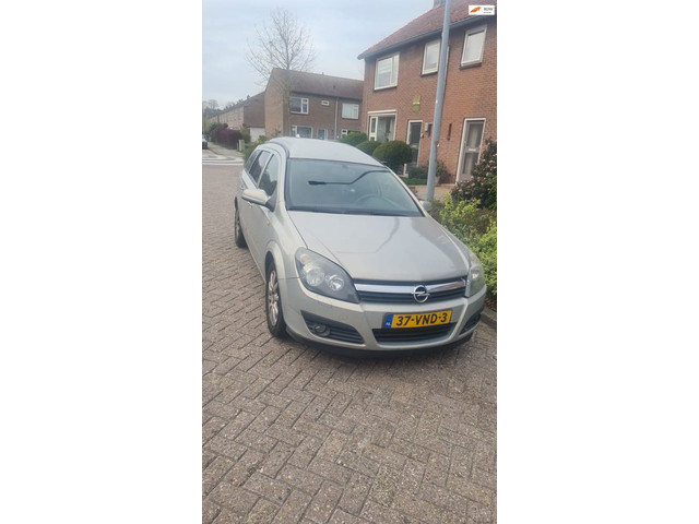 Foto 3 van Opel Astra 1.9 CDTi Enjoy apk 04-2027 rijd schakelt super airco koud