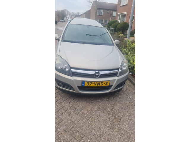 Foto 4 van Opel Astra 1.9 CDTi Enjoy apk 04-2027 rijd schakelt super airco koud