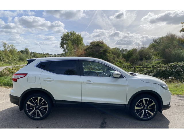 Foto 8 van Nissan QASHQAI 1.2 Connect Edition (bj 2015, automaat)