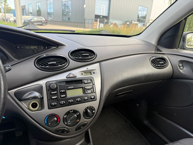 Foto 4 van Ford Focus 1.4-16V Cool Edition