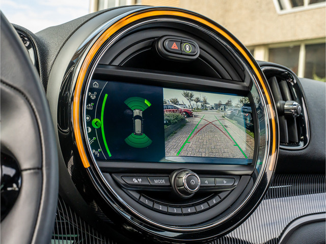 Foto 4 van MINI Countryman 1.5 Cooper S E ALL4 ORG NL PANO LEDER CAMERA HUD HARMAN KARDON MEMORY STOEL