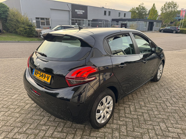 Foto 5 van Peugeot 208 1.2 PureTech Blue Lion Airco,Pdc ,Navigatie