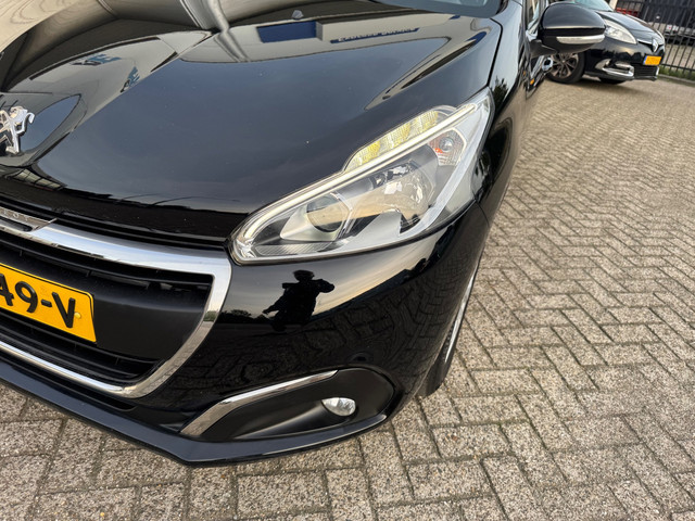 Foto 8 van Peugeot 208 1.2 PureTech Blue Lion Airco,Pdc ,Navigatie