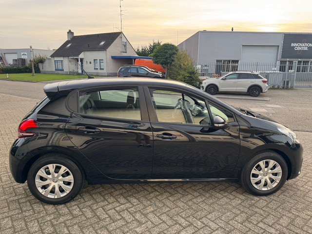 Foto 10 van Peugeot 208 1.2 PureTech Blue Lion Airco,Pdc ,Navigatie